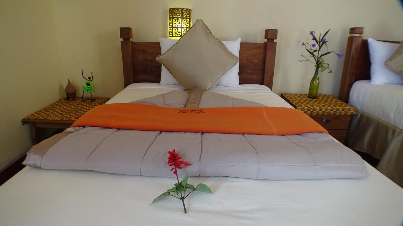 Lake Mulehe Gorilla Lodge 키소로 외부 사진