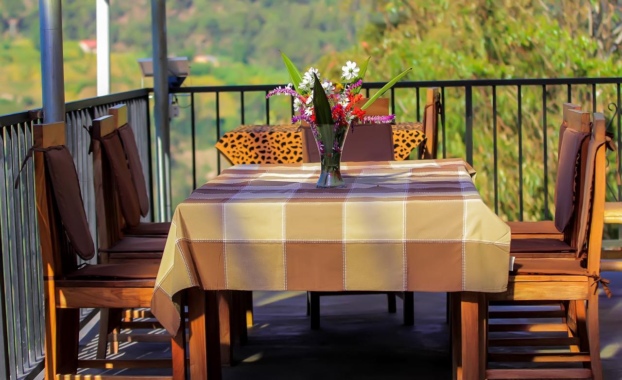Lake Mulehe Gorilla Lodge 키소로 외부 사진